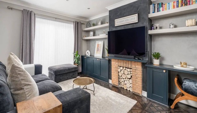 Pass the Keys | Stylish Modern 3 bed house with Parking