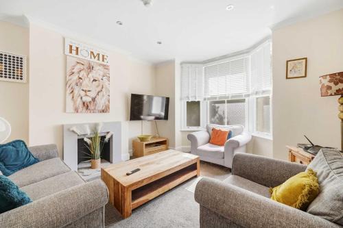 Peaceful 4-Bed Home in Aylesbury