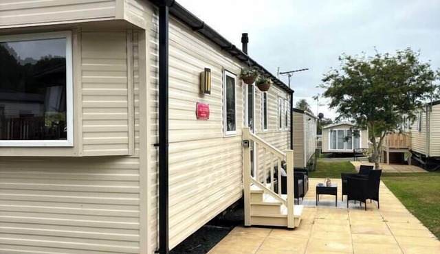 Peaceful 8-Berth Caravan Retreat | Pet Friendly