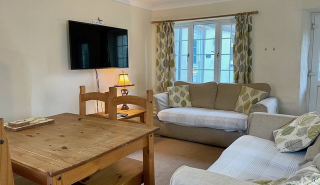 Pendragon Cottage Llamrai Lounge/Diner Sleeps 4