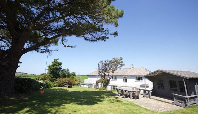 Penrose Cottage is a beautifully renovated and stylish five-bedroom retreat