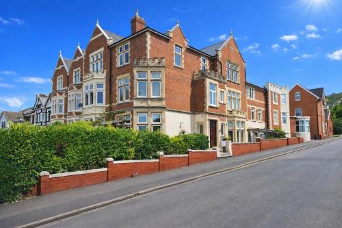 Penthouse 3 Bedroom, Uplands, Parking, Near Beach