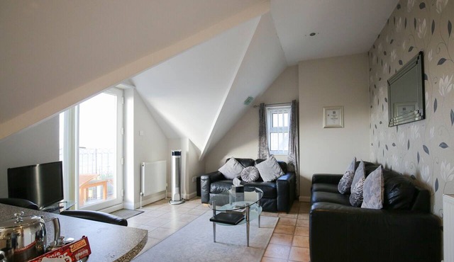 Penthouse! Luxury 2 Bed Suite With Sea View