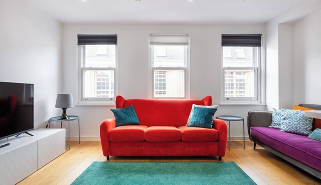 Penthouse split level next to London Eye Gem with roof terrace and AIR-CON