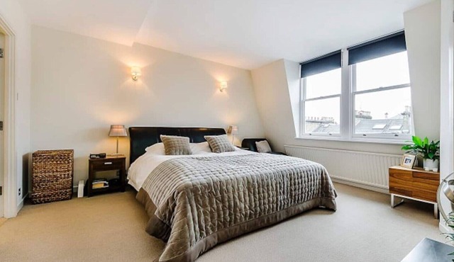 Penthouse with stunning views and great location!