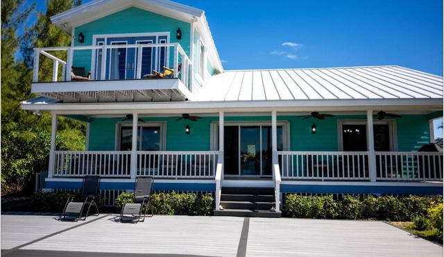 Perfect 4-bedroom house Private 42' Dock in Treasure Cay Abaco Bahamas