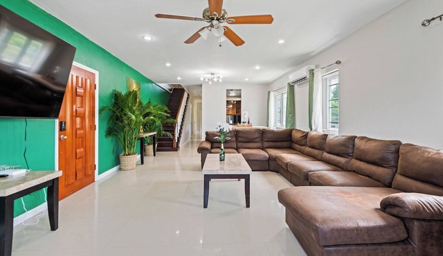 Perfect Alarm Protected Townhouse Near Beach 🏝 & Airport ✈️!