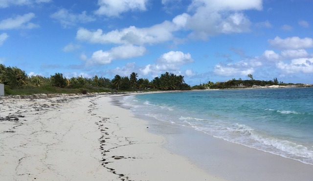 Perfect Beachfront Rental with Beautiful Views!