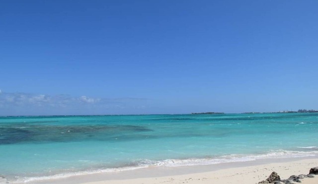 *Perfect Couple Retreat*Steps from a Private Beach