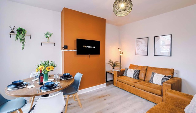 Perfect Modern 4 Bed in Crewe, Great for Business