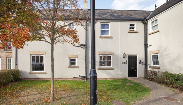 PERRIWINKLE, family friendly, with pool in Filey