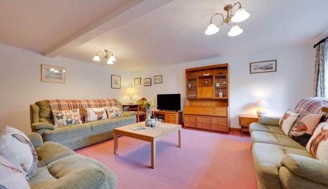 Pet-friendly cottage in Slapton, No Deposit