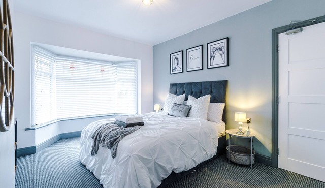 PET FRIENDLY | FAMILY ACCOMMODATION | SLEEPS 8
