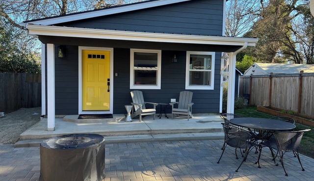 Pet Friendly Tiny Glass House Close To The Airport and Downtown in Eugene