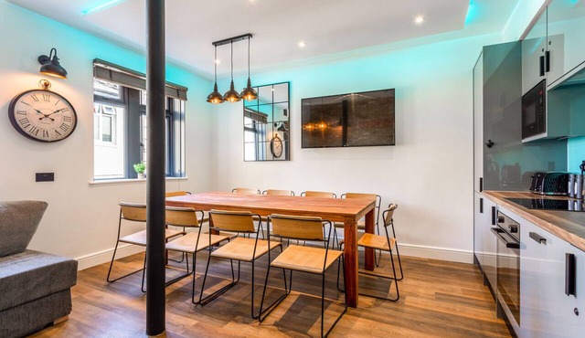 Pierview Pad - Party Pad that Sleeps 14 in Central Brighton - on the beach!
