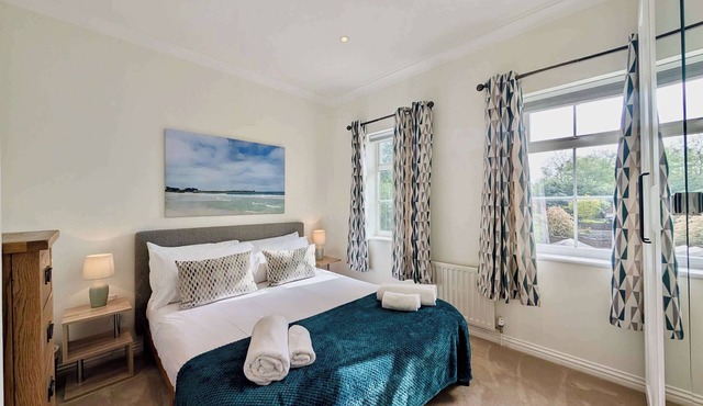 Pinner Gem: Quiet Home with private garden