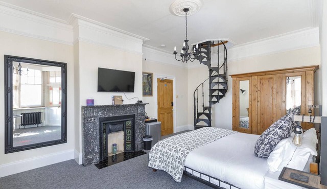 Pittodrie Guest House - Apartment 6