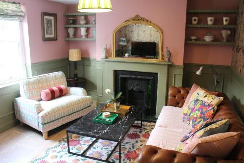 Pittville Garden Flat - walk to town ,racecourse and Pittville Park