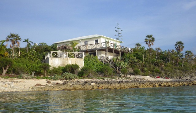Playa de Papaya, Waterfront Home.