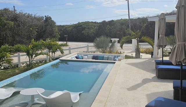 Porpoise Paradise Luxury Villa, 8-Min Walk to Beach, Power & Water Backup