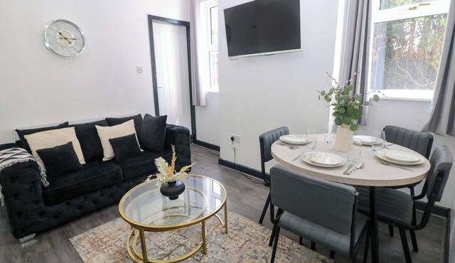 POTTER'S WHEEL, family friendly, with a garden in Hanley