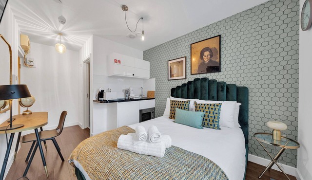 Premier Studio Bliss: Your Perfect Central Stay!