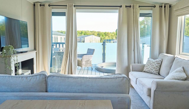 Premium Hot Tub 4 bedroom Holiday Home sleeps 8
