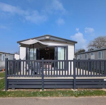 PRESTIGIOUS BEAUTIFUL AND VERY SPACIOUS AMBLESIDE on AWARD WINNING SHOREFIELD COUNTRY PARK Entertainment Passes Included ST