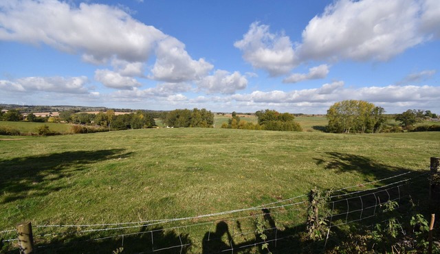 Pretty Northamptonshire cottage overlooking the Brampton Valley