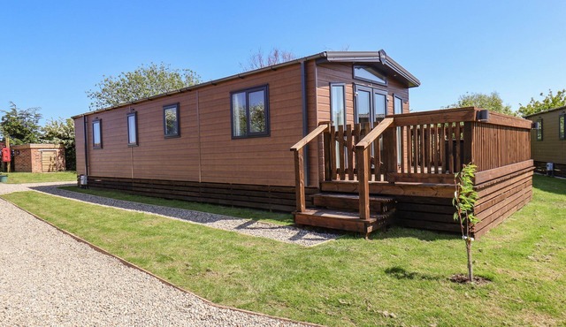 PRIMROSE LODGE, pet friendly, luxury holiday cottage in Staithes