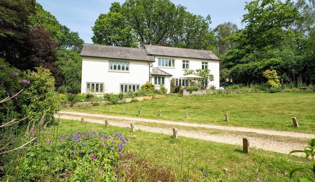 PRIMROSE SPINNEY, pet friendly, character holiday cottage in Ringwood