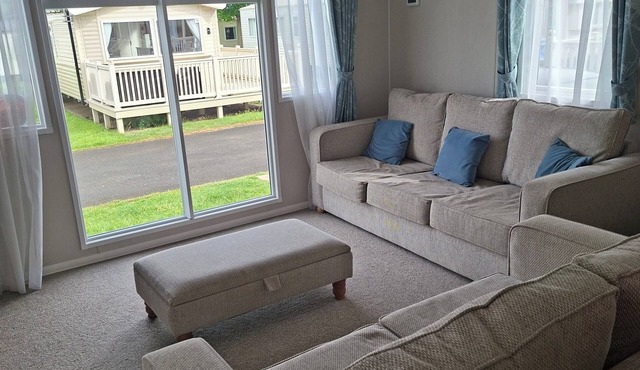 Primrose Valley 3-Bed Caravan, Sleeps 8, Pets Ok