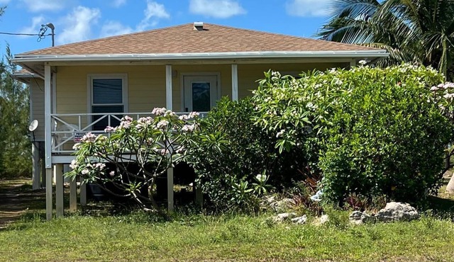 Private 2BR guest house in Bimini. Includes golf cart, kayak, and stunning views