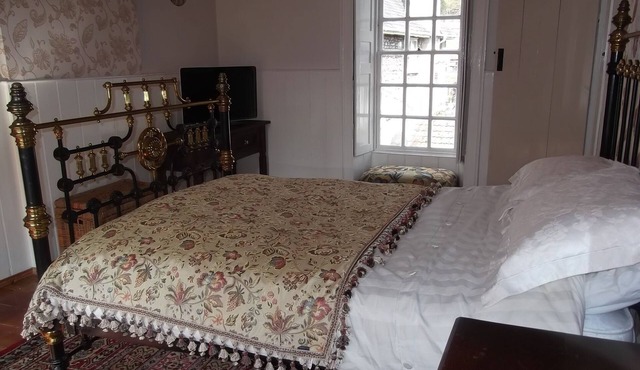 Private Annex to Manor Sleeps 6