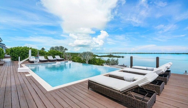 Private Beachfront Luxury Villas with Dock & Heated Pools – Perfect for 10 Guests