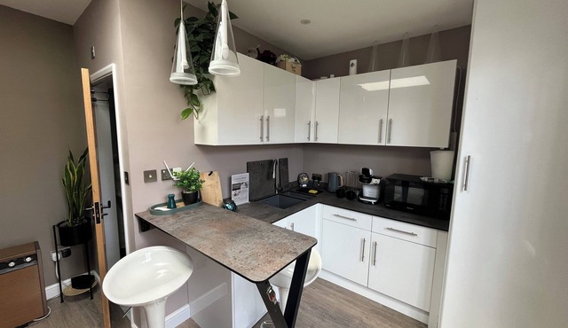 Private Garden Studio - L&D Hospital -FREE Wi-fi & Parking- 15min to the Airport