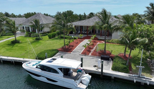 Private Island House with dock, minutes from Hilton hotel and casino