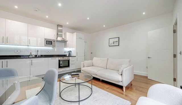 Private Notting Hill Garden Flat with Patio
