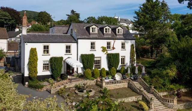 Private Use-Mount Pleasant Hotel 17 BR (sleeps32)