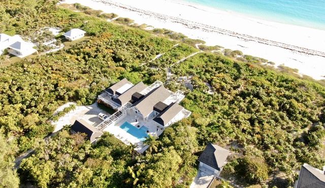 Private Villa Directly on Windermere Beach, Private Pool, Tennis
