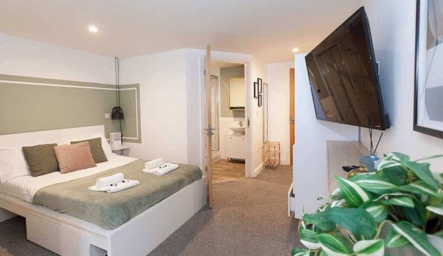£ - City Centre - Duke Street Studio ~ 5* Location