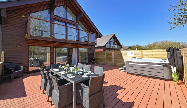 Puffin lodge 4 bedroom with Hot tub,-Indoor Pool & Gym
