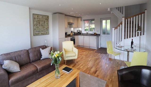 Purpose built, comfortable, one bed apartment walking distance of Marlow