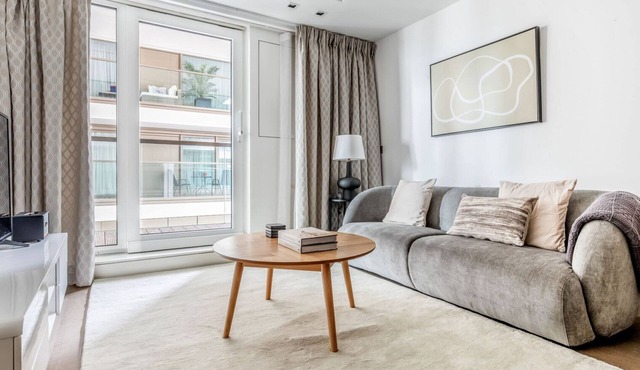 Purpose built Kensington 1BR w/Balcony, nr shops & bars, by Blueground
