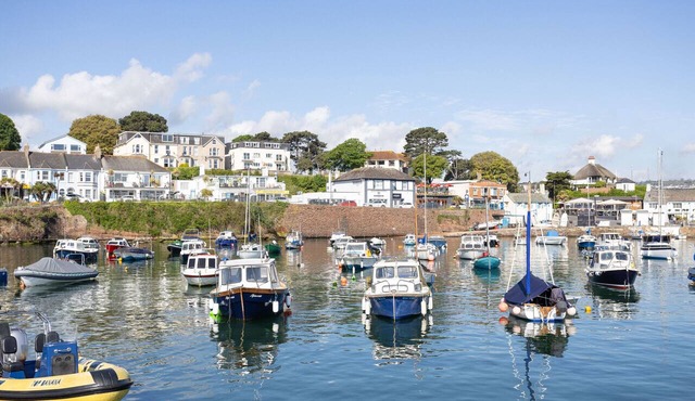 Quayside View – Stylish Harbourfront Apartment in Paignton, Devon