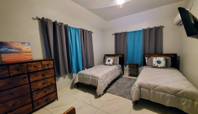 Queen's Court 2-bedroom apartment in Nassau!