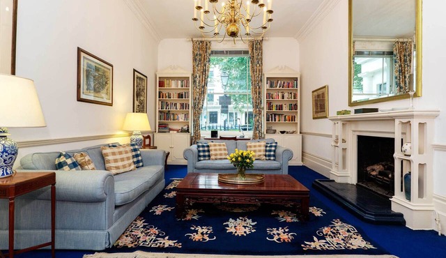 Queen's Gardens Flat, by Veeve