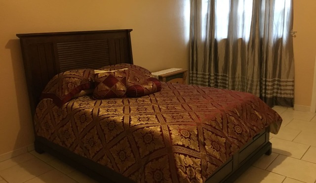 Quiant, quiet apartment near to the beach, and shopping with FREE bicycles