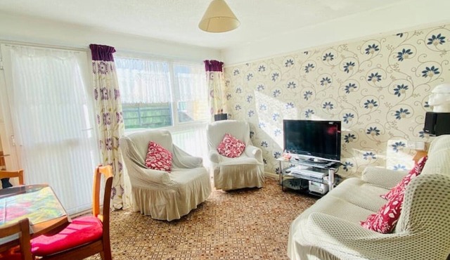 Quiet and Comfy 2 bedroom Holiday Chalet walk to beach, Norfolk family friendly