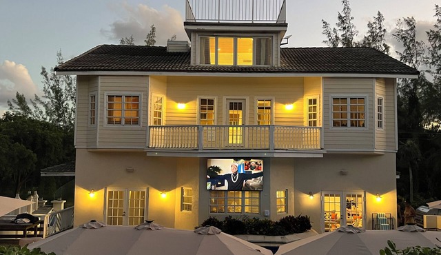 Quiet Spacious 5-bedroom house in lovely North Palmetto Point with AC